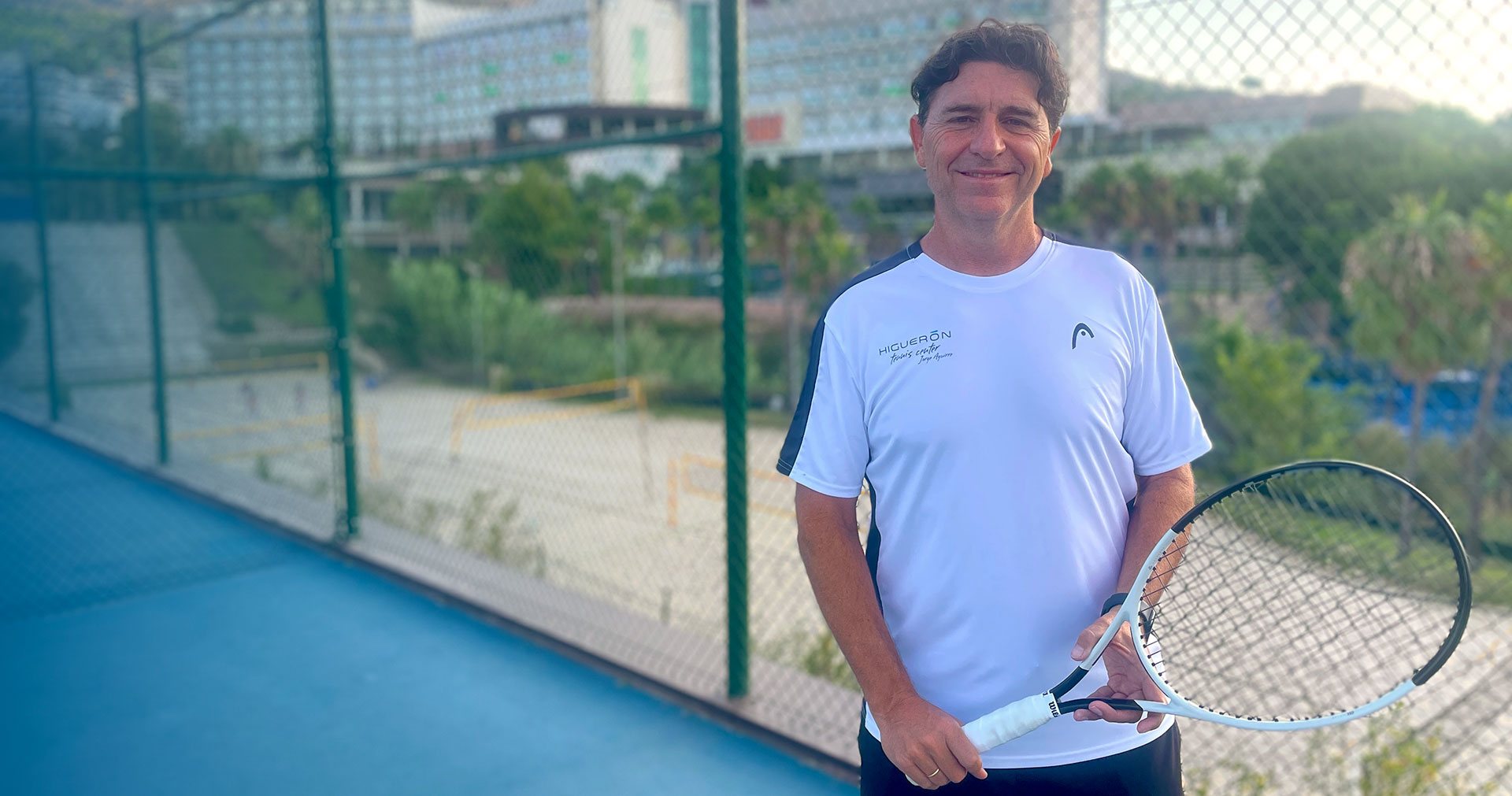 Jorge Aguirre en la pista de Higuerón Tennis Center